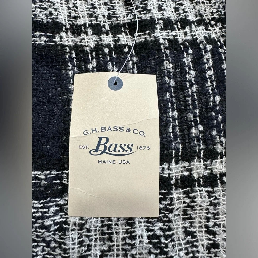 G.H. Bass & Co Women’s Navy/White/Black Plaid Woven Scarf NWT
